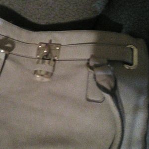 I am selling a three-compartment Coach bag very go